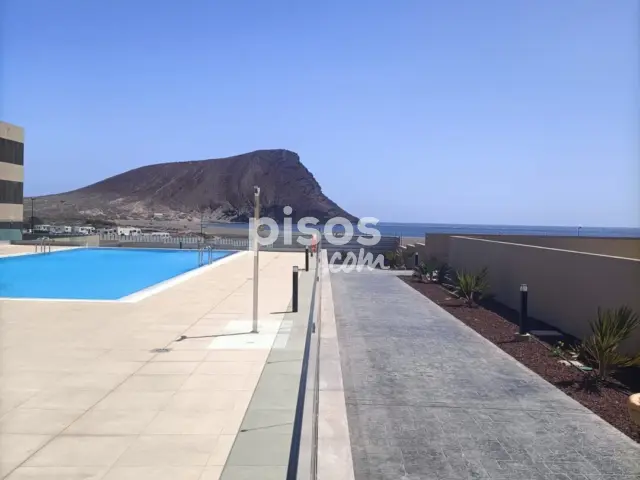Piso en alquiler en Calle Hernán Cortés, Número 1, El Médano (Granadilla de Abona) de 1.600 €<span>/mes</span>