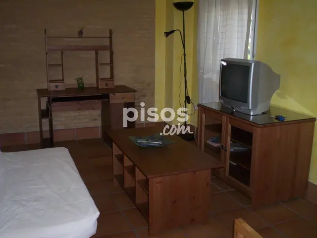 Ático en alquiler en San Bartolomé-Judería, San Bartolomé-Judería (Distrito Casco Antiguo. Sevilla Capital) de 850 €<span>/mes</span>
