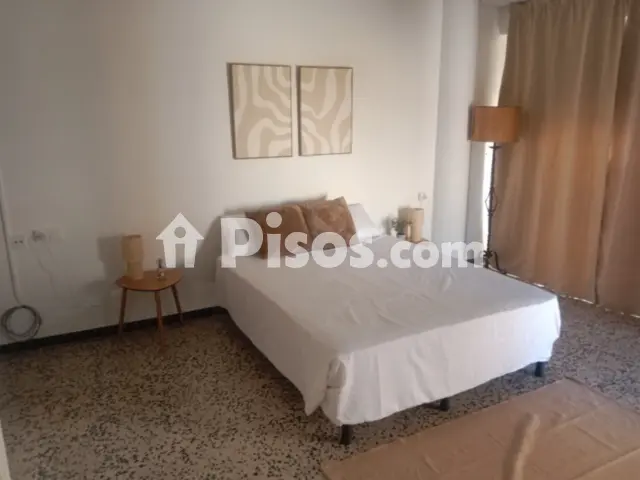 Piso en alquiler en Carrer de Sant Miquel, Centro (Distrito Núcleo Urbano. Elx - Elche) de 990 €<span>/mes</span>