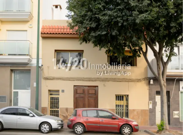 Casa en venta en Avinguda del Grau, cerca de Carrer Sant Joan de Ribera, Centre Històric (Distrito Gandia Ciutat. Gandia) de 349.000 €