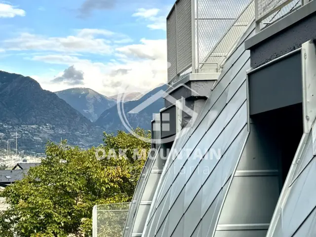 Dúplex en alquiler en Calle Escoles, Santa Coloma (Andorra la Vella) de 2.850 €<span>/mes</span>