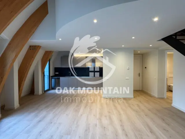 Dúplex en alquiler en Calle Escoles, Santa Coloma (Andorra la Vella) de 2.450 €<span>/mes</span>