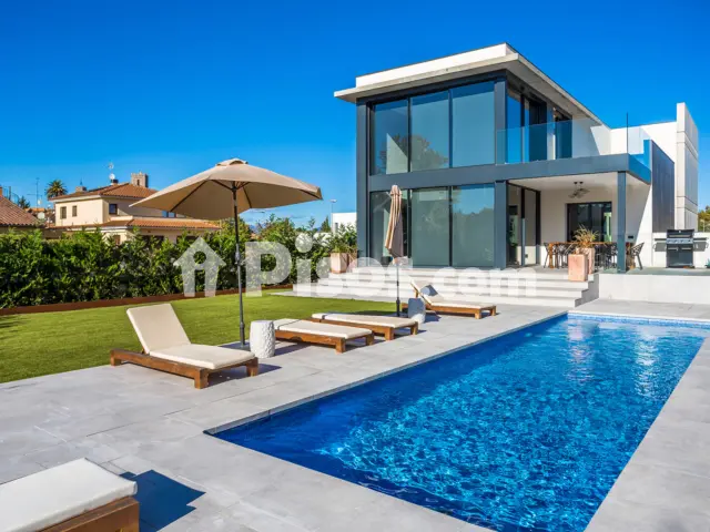 Casa en venta en Carrer dels Horts, 8, Castelló d'Empúries de 969.000 €