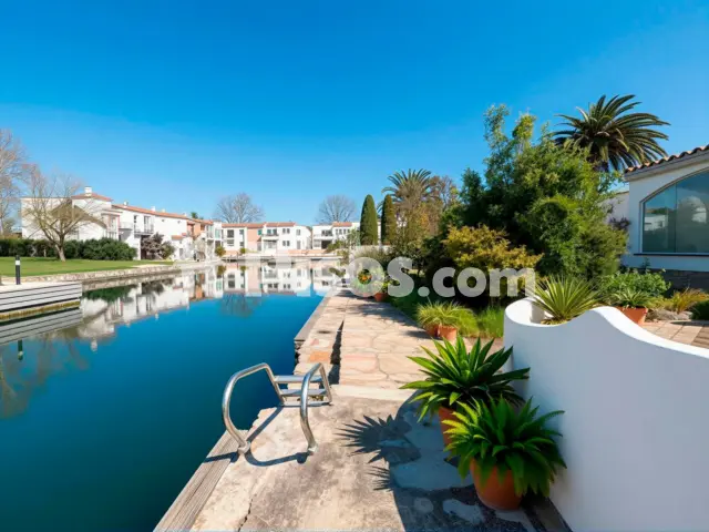Casa en venta en Carrer de les Medes, 57, Empuriabrava (Castelló d'Empúries) de 799.000 €