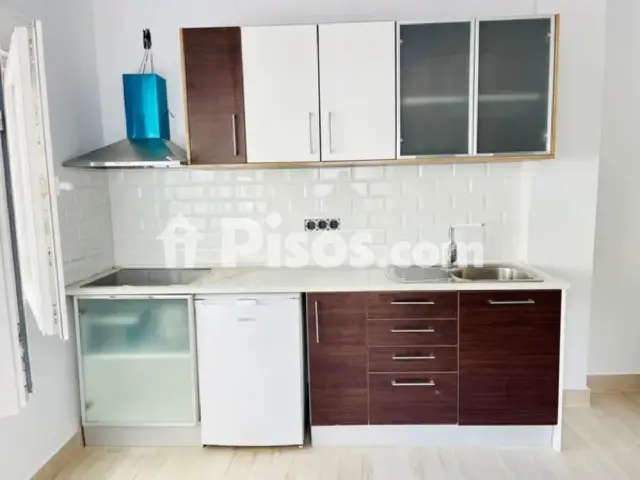 Estudio en alquiler en Calle de Andarax, cerca de Camino Viejo del Fargue, Albaicín (Granada Capital) de 650 €<span>/mes</span>