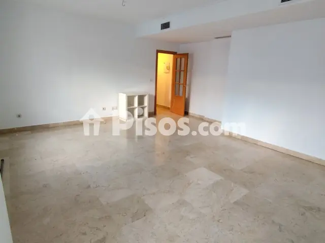 Piso en alquiler en Calle de Fuenteovejuna, La Florida-Huerta del Pilar (Distrito Nervión. Sevilla Capital) de 1.500 €<span>/mes</span>