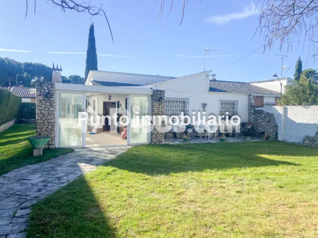 Chalet pareado en venta en Calle de Catalpa, Puente Herrera (Tudela de Duero) de 220.000 €