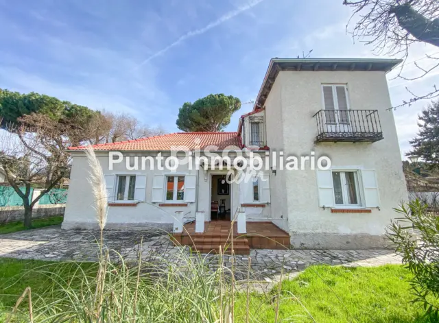 Chalet unifamiliar en venta en Calle de la Resina, Pinar de Antequera-Puente Duero (Valladolid Capital) de 395.000 €