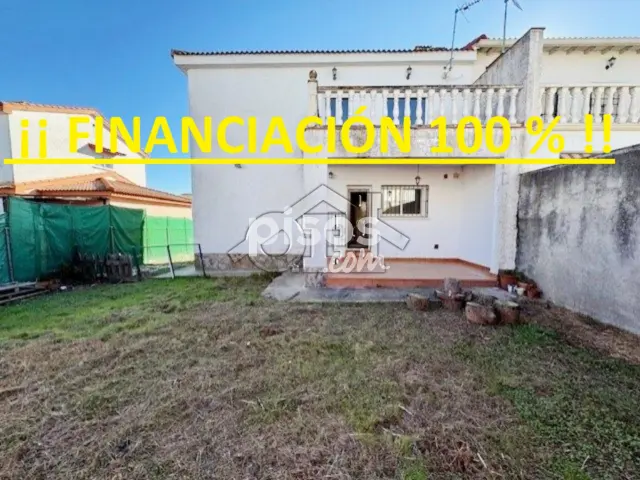 Chalet pareado en venta en Calle Enredo, Santa Olalla de 140.000 €