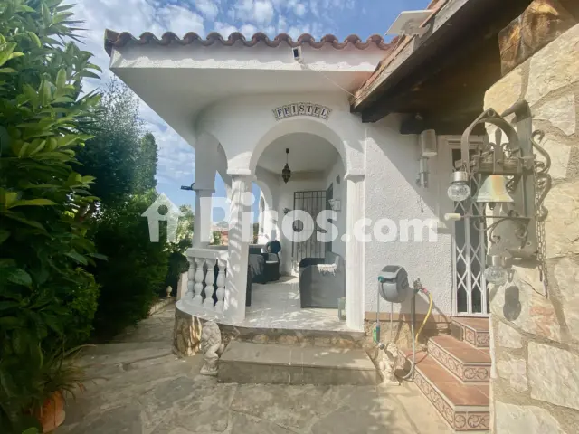 Chalet en venta en Carrer dels Pensaments, Platja de Mont-roig (Mont-roig del Camp) de 280.000 €