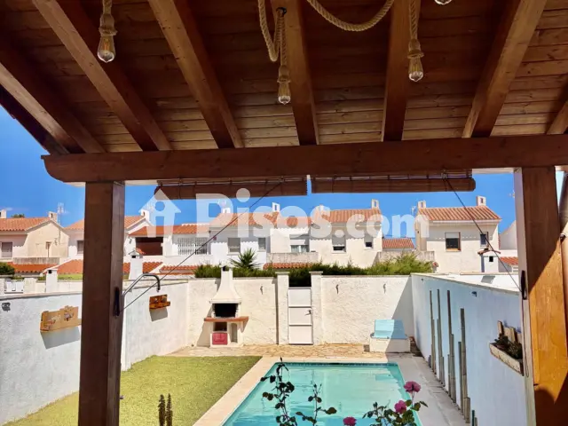 Casa adosada en venta en Carrer de la Deessa Ísis, Urbanitzacions El Casalot-Bonmort Terres Noves (Mont-roig del Camp) de 225.000 €