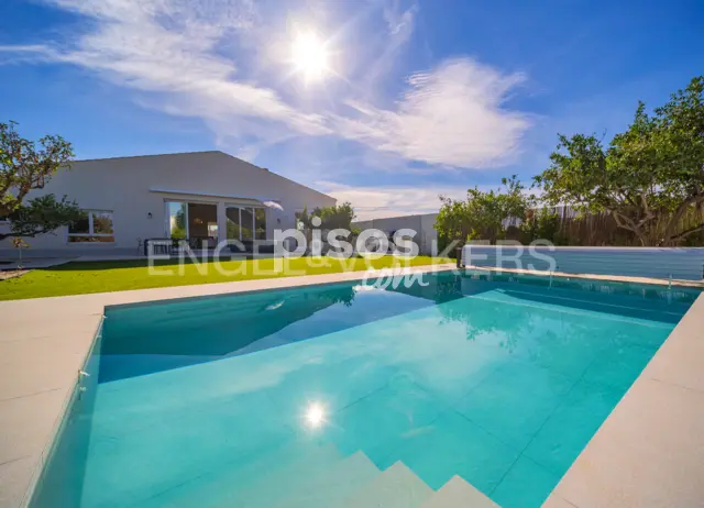 Casa en alquiler en Pedanías Norte, Pedanías Norte (Elx - Elche) de 4.000 €<span>/mes</span>