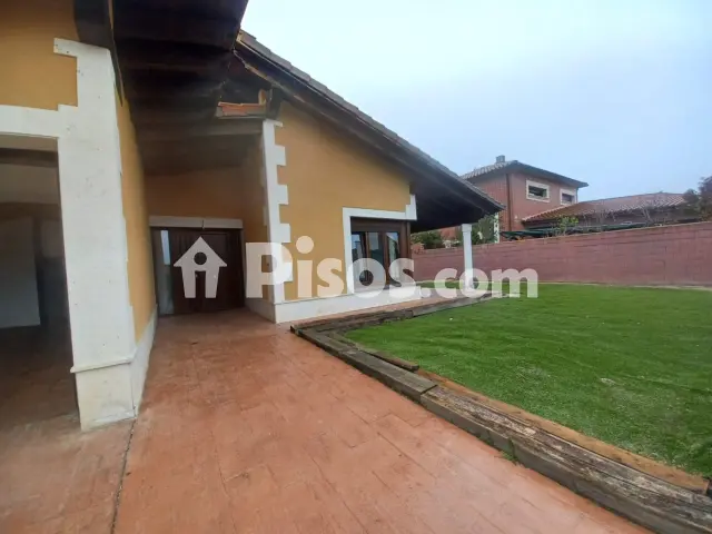 Casa en venta en Calle Rio Eresma, Aldeamayor de San Martín de 249.000 €