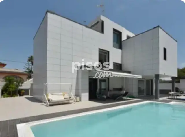 Chalet en alquiler en Calle Utiel, cerca de Calle de Miramar, El Vedat-Santa Apol·lònia (Torrent) de 3.500 €<span>/mes</span>