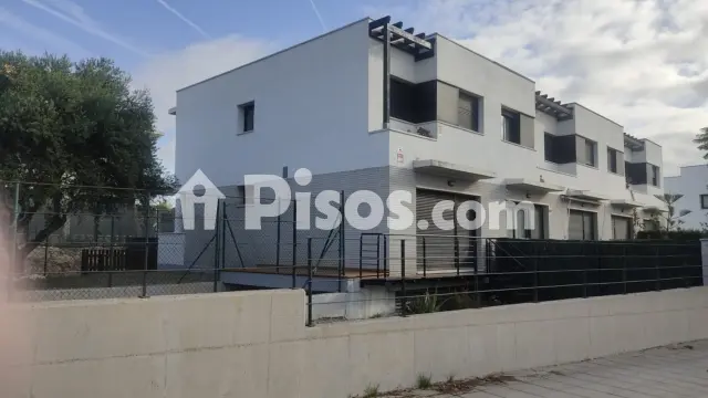 Chalet adosado en venta en Carrer d'Elisenda Montcada, Roda de Berà de 320.000 €