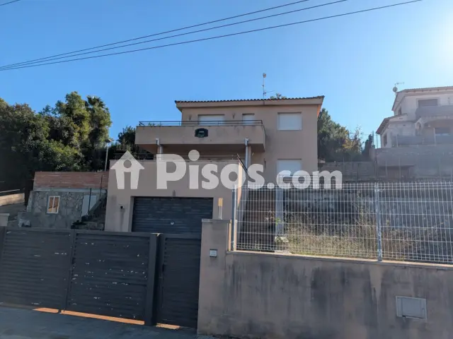 Casa unifamiliar en venta en Carrer del Gessamí, Valldemar-Calafell Parc-Mas Romeu (Calafell) de 254.000 €