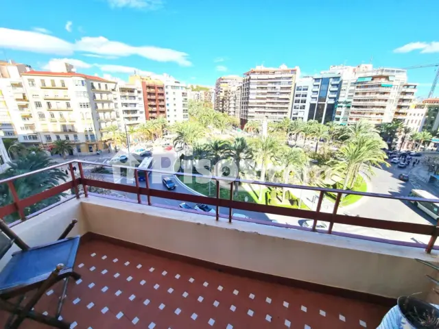 Piso en venta en Plaza de los Luceros, 5, Ensanche-Diputación (Distrito Centro-Ensanche. Alicante - Alacant) de 930.000 €
