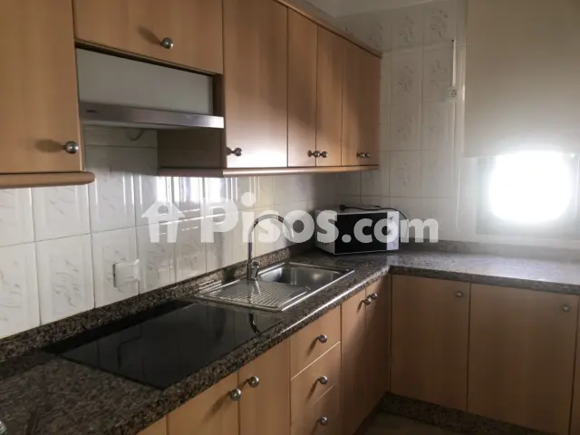 Piso en alquiler en Guamasa-Los Baldíos-Los Rodeos-El Ortigal, Guamasa-Los Baldíos-Los Rodeos-El Ortigal (San Cristóbal de La Laguna) de 1.300 €<span>/mes</span>