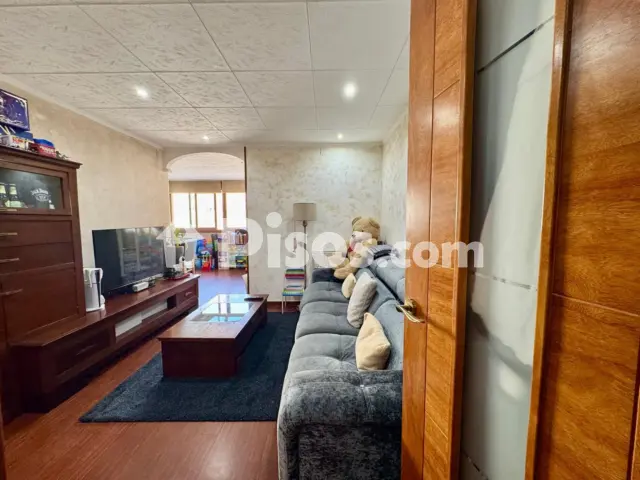 Piso en venta en Carrer de la Mare de Déu de Port, cerca de Carrer de l' Aviador Ruiz de Alda, La Marina del Port-Parc de Montjuïc (Distrito Sants-Montjuïc. Barcelona Capital) de 269.000 €