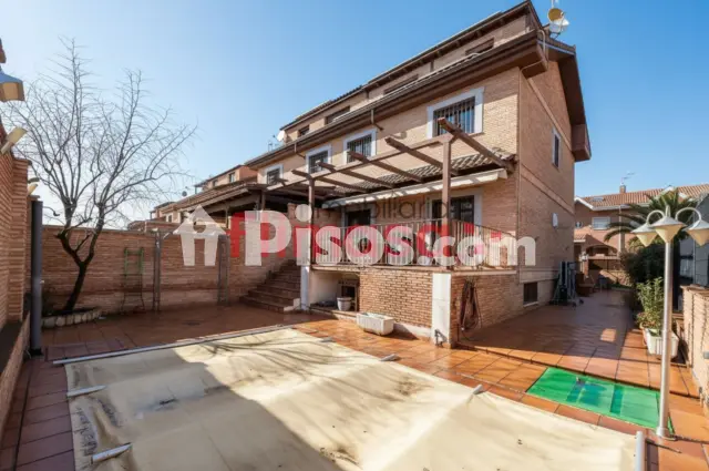 Casa en venta en Avenida de Madrid, cerca de Avenida de Castilla - Vista 2
