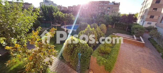 Piso en venta en Avenida de los Reyes Católicos