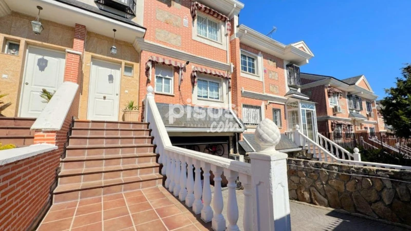 Casa adosada en venta en Castañeras, Castañeras (Arroyomolinos) de 544.900 €