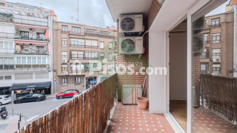Piso en alquiler en Calle de Ramón de Santillán