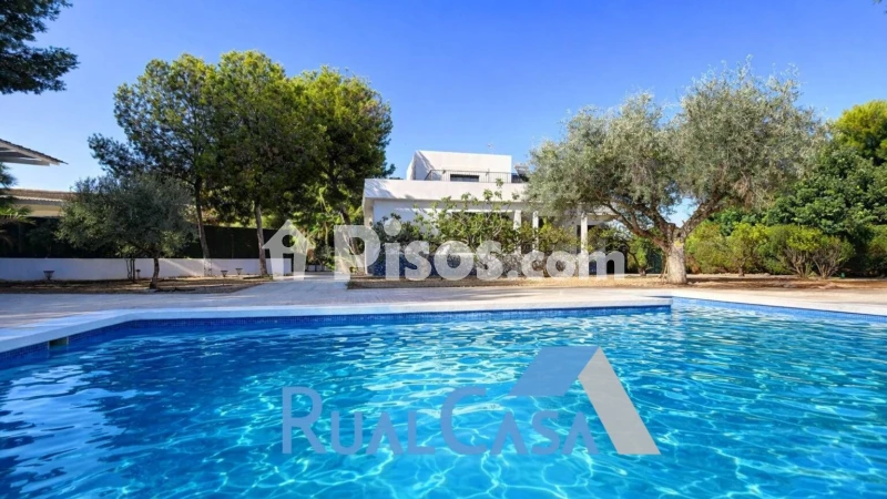 Casa, 363 m², terreno 1795 m²