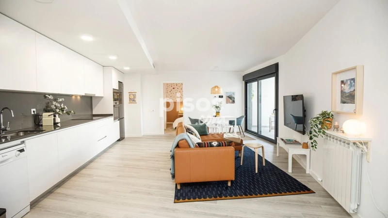 Piso en alquiler en Carrer Migdia, cerca de Carrer de Maria Josepa Arnall i Juan, Migdia Casernes (Girona Capital) de 2.200 €<span>/mes</span>