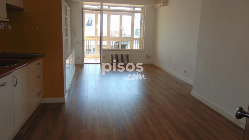 Apartamento en alquiler en Calle de Clara del Rey, cerca de Calle del Corazón de María