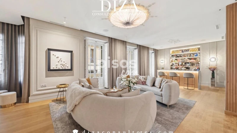 Piso en alquiler en Calle de la Reina