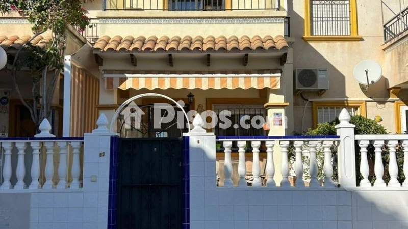Pis – Torrevieja, Urbanización La Ceñuela