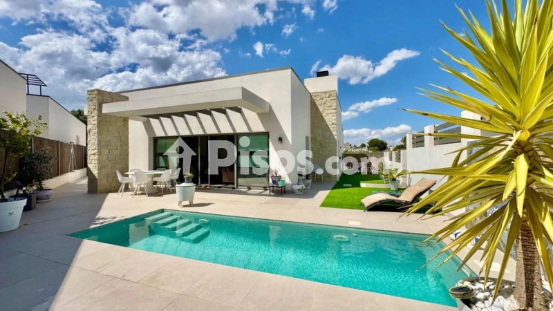 Casa – San Miguel de Salinas, Urbanización Las Filipinas