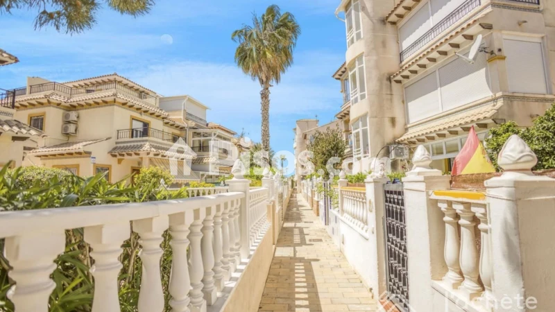 Pis – Torrevieja, Urbanización La Ceñuela