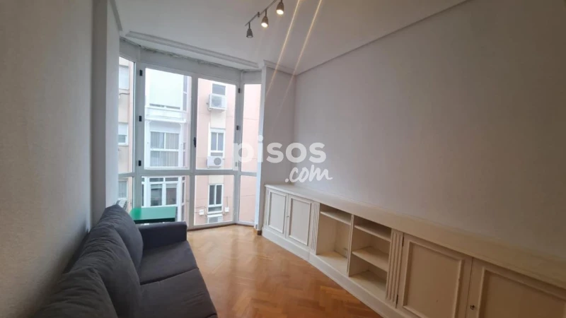 Piso en alquiler en Calle de las Peñuelas, cerca de Calle de Ercilla