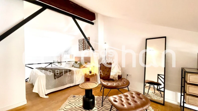 Loft en alquiler en Calle de Molina, Montolivet (Distrito Quatre Carreres. València Capital) de 1.300 €<span>/mes</span>