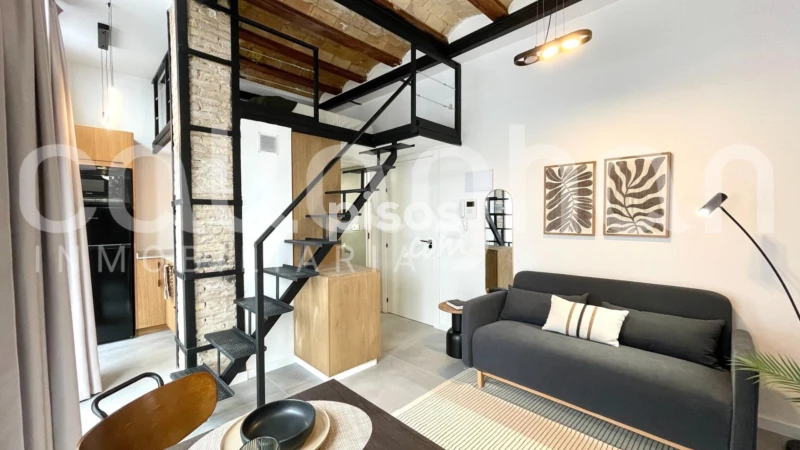 Loft en alquiler en Calle de Molina, Montolivet (Distrito Quatre Carreres. València Capital) de 1.000 €<span>/mes</span>