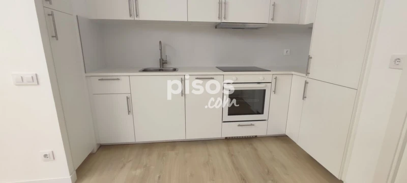 Piso en alquiler en Calle de Cristóbal Bordiú, 61