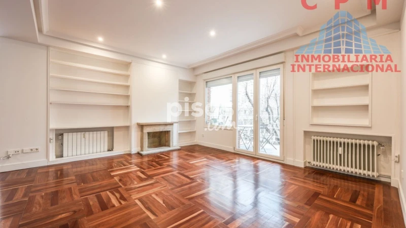 Piso en alquiler en Cuatro Caminos