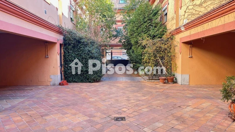 Piso en alquiler en Calle de Mazarredo