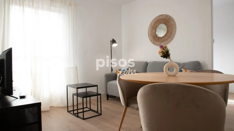 Piso en alquiler en Palomeras Sureste