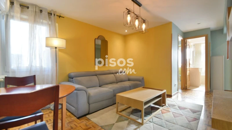 Piso en alquiler en Calle de Juan de Urbieta, cerca de Calle Valderribas