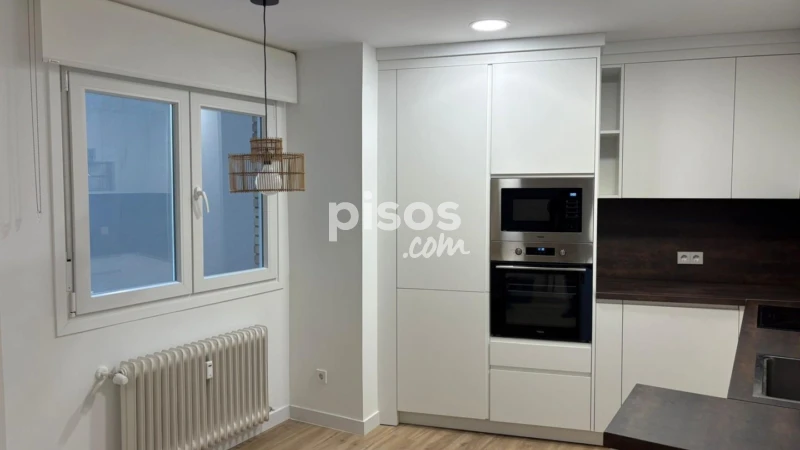 Piso en alquiler en Calle de Santa Engracia, cerca de Calle de García de Paredes