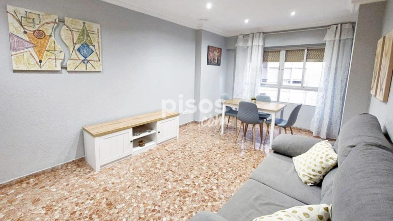 Piso en alquiler en Pisos Azules, Reina Victoria-Poeta Miguel Hernández (Distrito Núcleo Urbano. Elx - Elche) de 900 €<span>/mes</span>