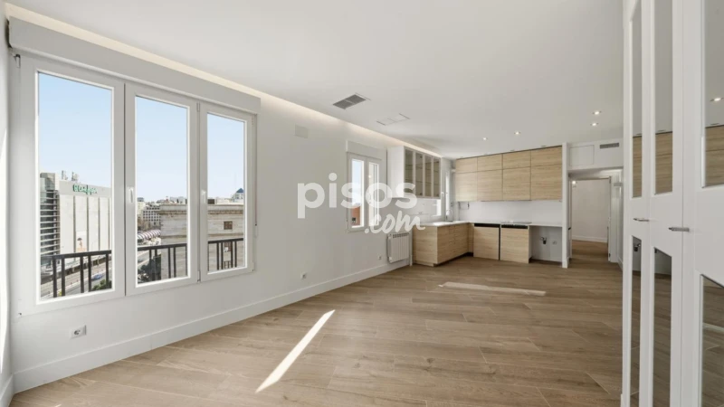 Ático en alquiler en Calle de Modesto Lafuente, cerca de Calle Raimundo Fernández Villaverde