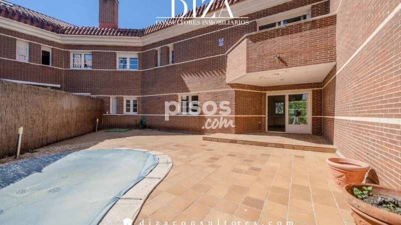 Chalet en alquiler en Avenida de la Victoria, cerca de Calle de Gerda Taro