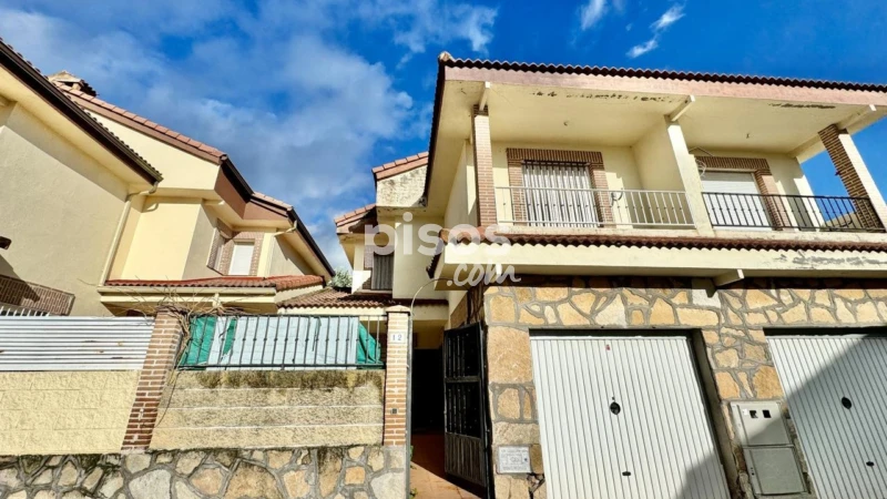 Casa adosada en venta en Calle de Matalasganas, Sotillo de La Adrada de 89.000 €