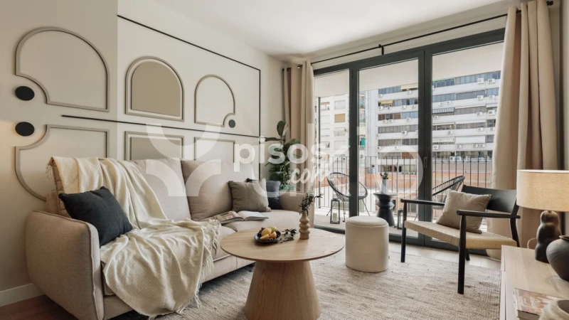 Piso en alquiler en Carrer de Rocafort, cerca de Avinguda de Roma