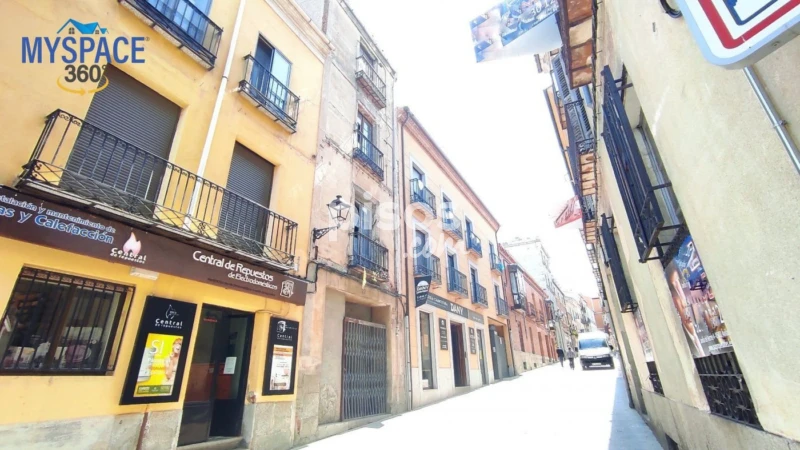 Piso en venta en Calle de Vallespín, cerca de Calle de Ramón y Cajal, Intramuros (Ávila Capital) de 99.900 €