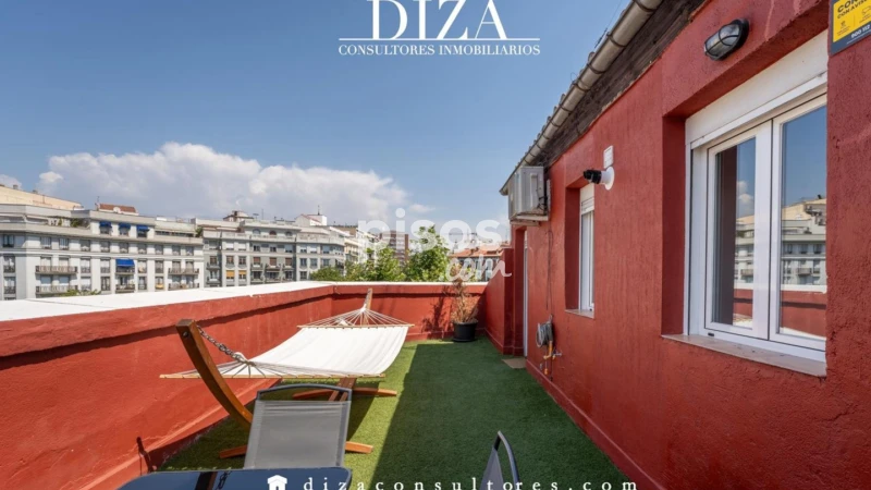 Ático en alquiler en Glorieta de Ruiz Jiménez